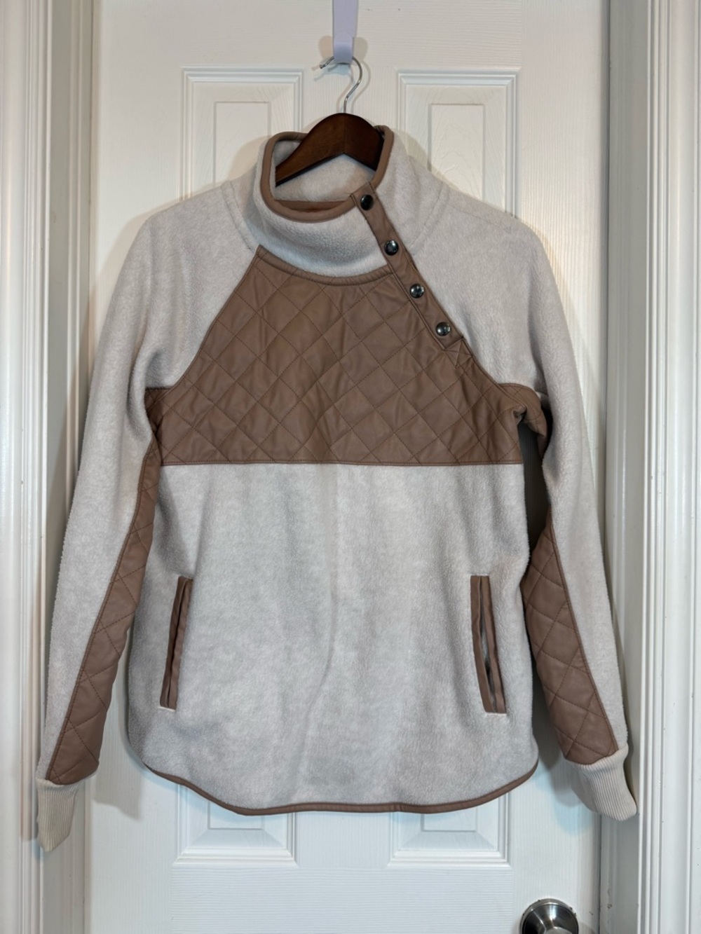 Abercrombie & Fitch Asymmetrical Snap Quilted Fleece Pullover Size S
